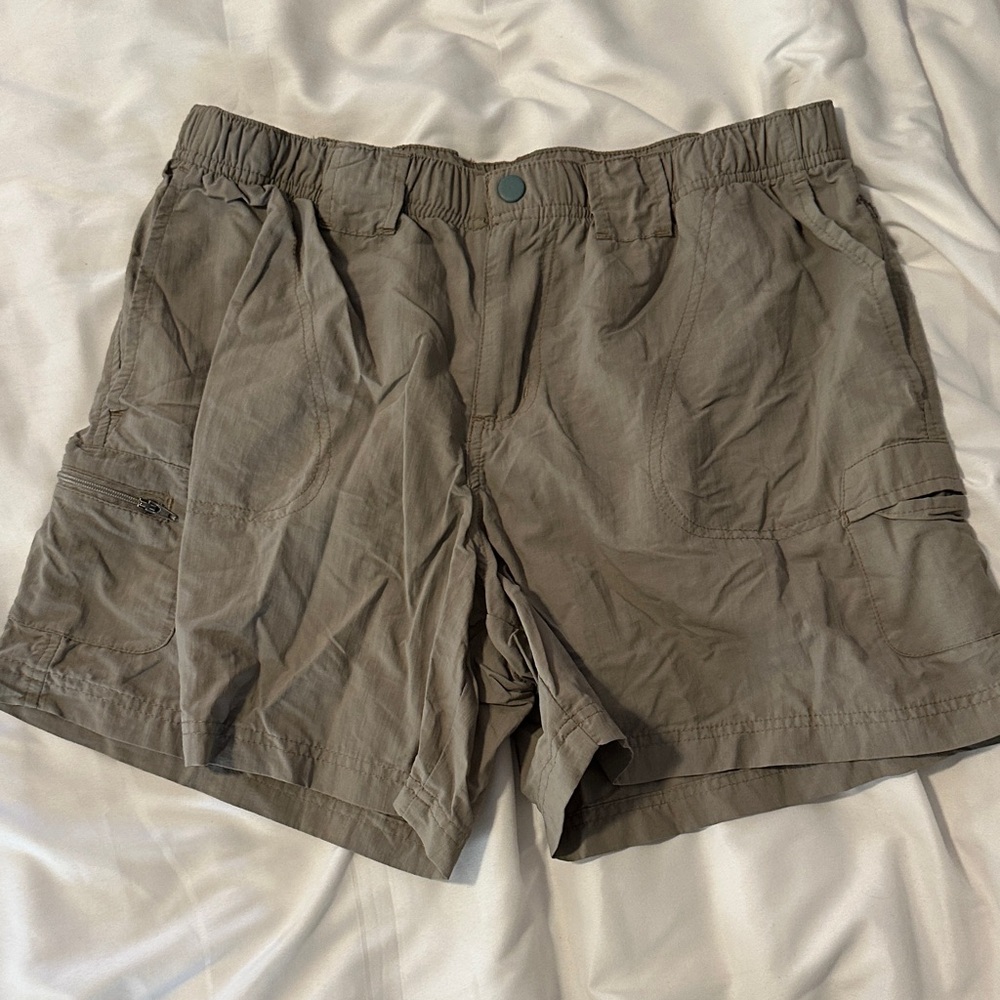 Columbia women’s Khaki Cargo Shorts
